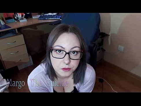 ❤️ Moza sexy con lentes chupa un consolador profundamente ante a cámara ❤️ Vídeo de puta  en nós ❌❤