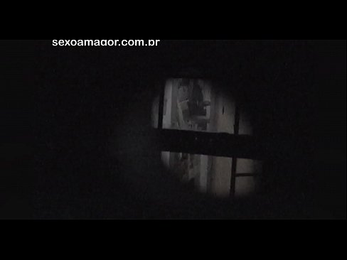 ❤️ Blondie é gravada en segredo por un voyeur do barrio escondido detrás de ladrillos ocos ❤️ Vídeo de puta  en nós ❌❤
