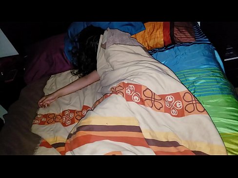 ❤️ Fillastro reprendendo á súa nova madrasta mentres ela dorme. ❤️ Vídeo de puta  en nós ❌❤
