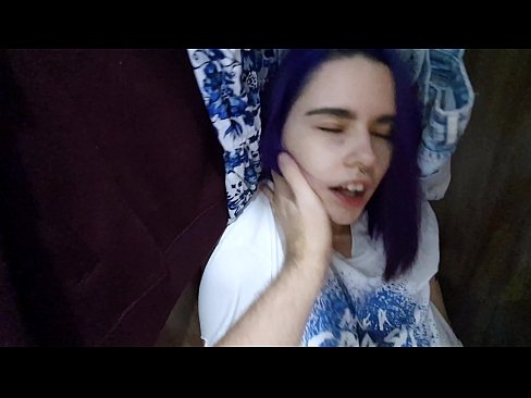 ❤️ Atopo a miña irmá no armario e axudouna a correrse ❤️ Vídeo de puta  en nós ❌❤