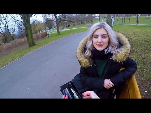 ❤️ Traga o semen quente dun estraño por diñeiro - mamada no parque de Eva Elfie ❤️ Vídeo de puta  en nós ❌❤